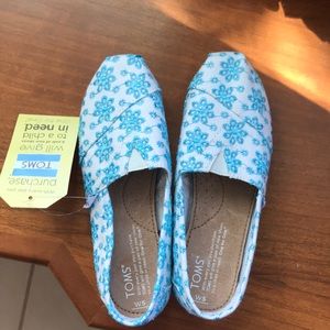 Toms with embroidered flowers